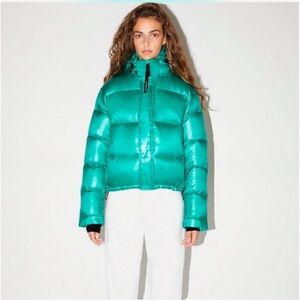 Aritzia Super Puff Shorty Shiny Teal